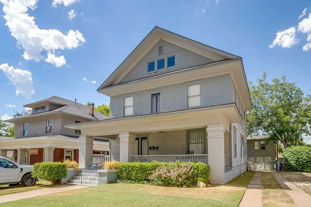 1630 Mistletoe Boulevard Fort Worth TX 76104