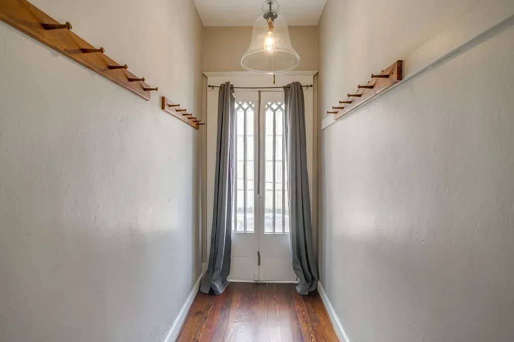1630 Mistletoe Boulevard Fort Worth TX 76104