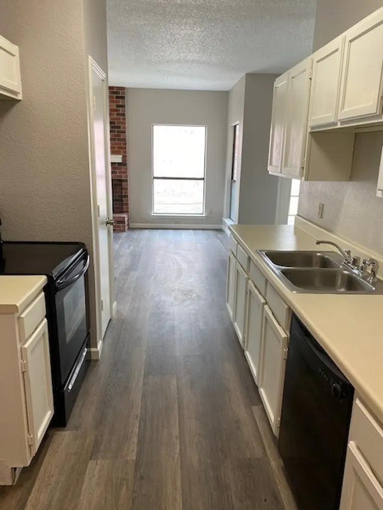 805 Melville Drive Arlington TX 76015