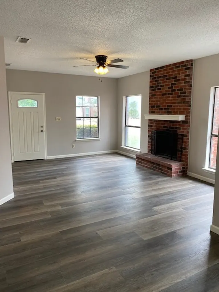 805 Melville Drive Arlington TX 76015