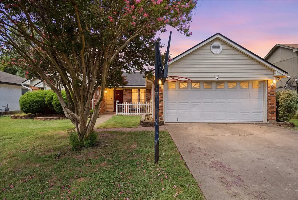 2105 Real Drive Woodway TX 76712