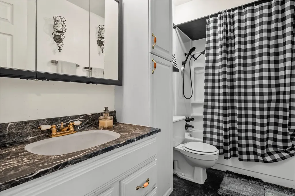 2105 Real Drive Woodway TX 76712