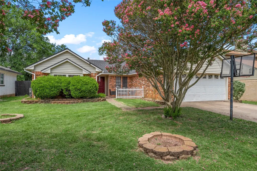 2105 Real Drive Woodway TX 76712