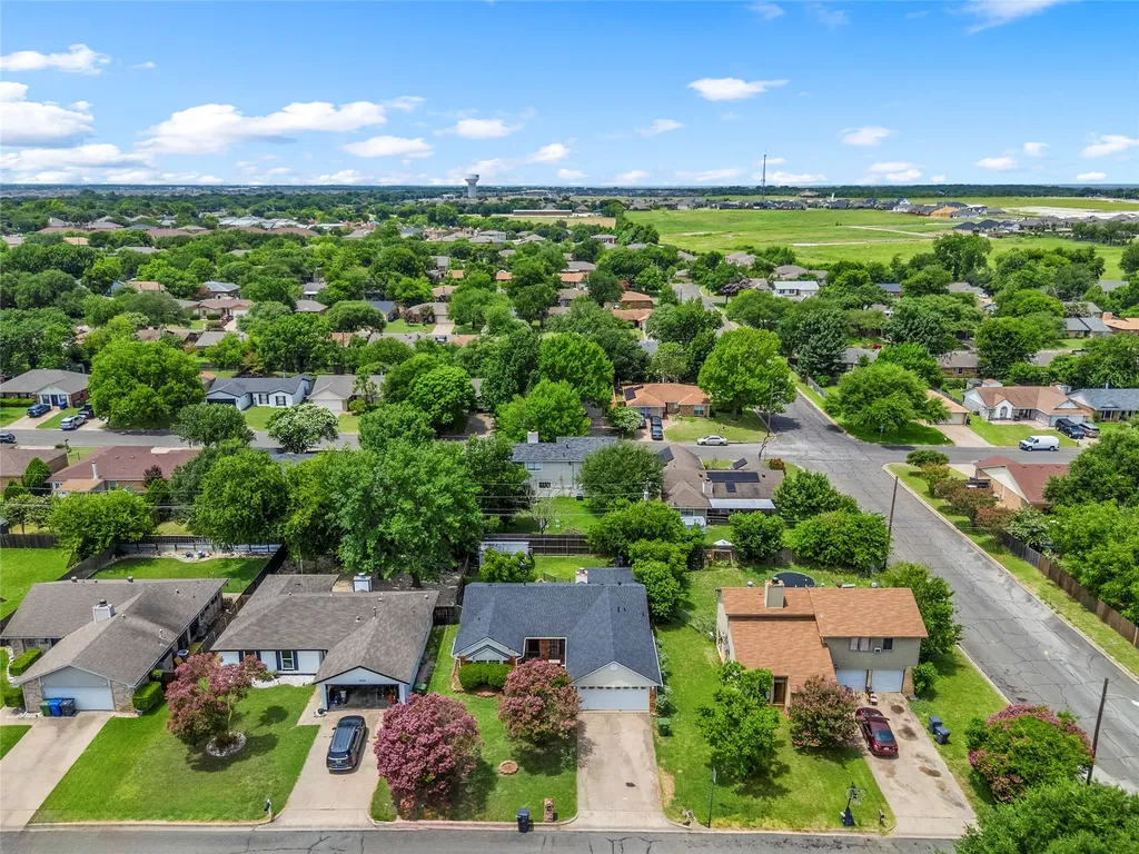 2105 Real Drive Woodway TX 76712