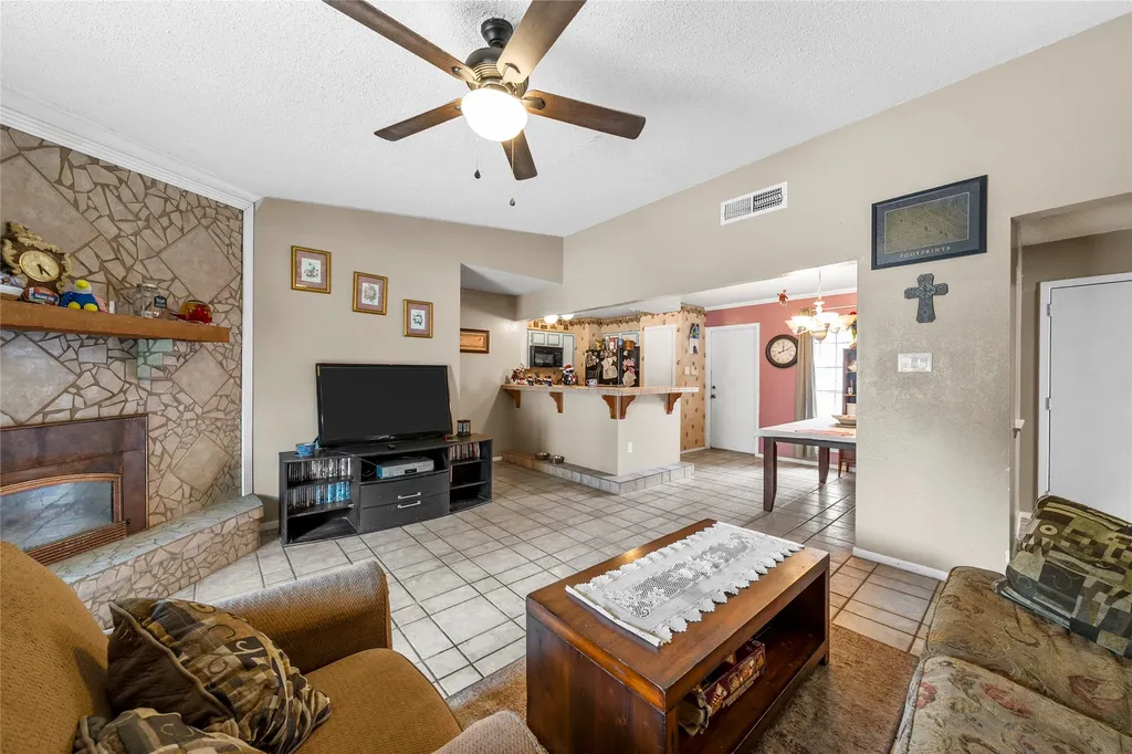 2105 Real Drive Woodway TX 76712