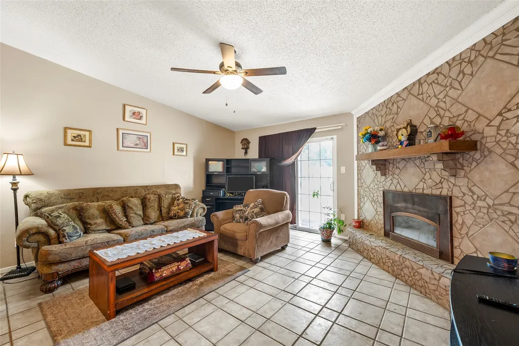 2105 Real Drive Woodway TX 76712