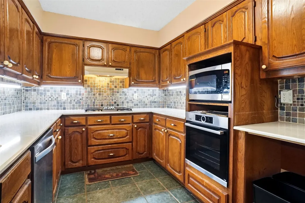 35 Hickory Hills Boulevard Hickory Creek TX 75065