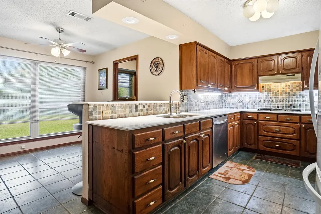 35 Hickory Hills Boulevard Hickory Creek TX 75065