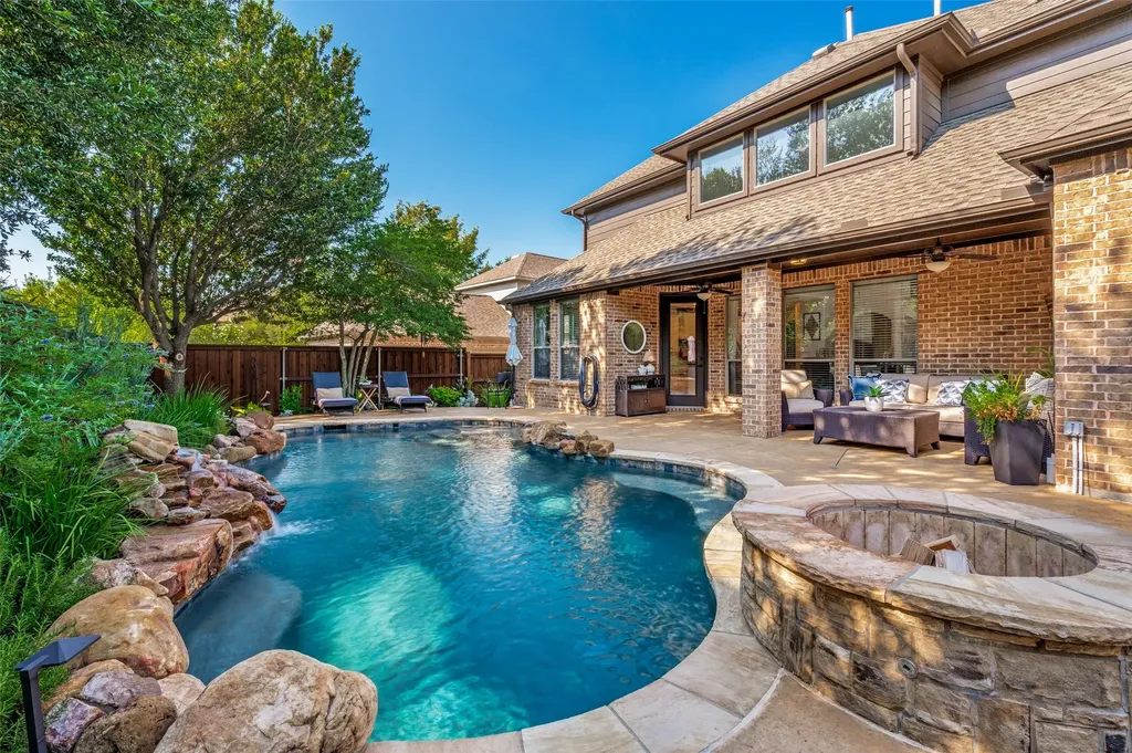 712 Glendevon Drive Mckinney TX 75071