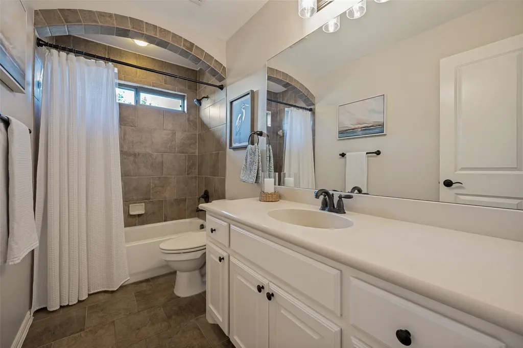 712 Glendevon Drive Mckinney TX 75071