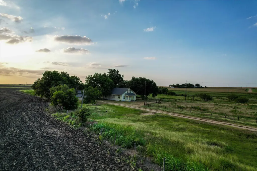14940 Cathy Creek Road Holland TX 76534