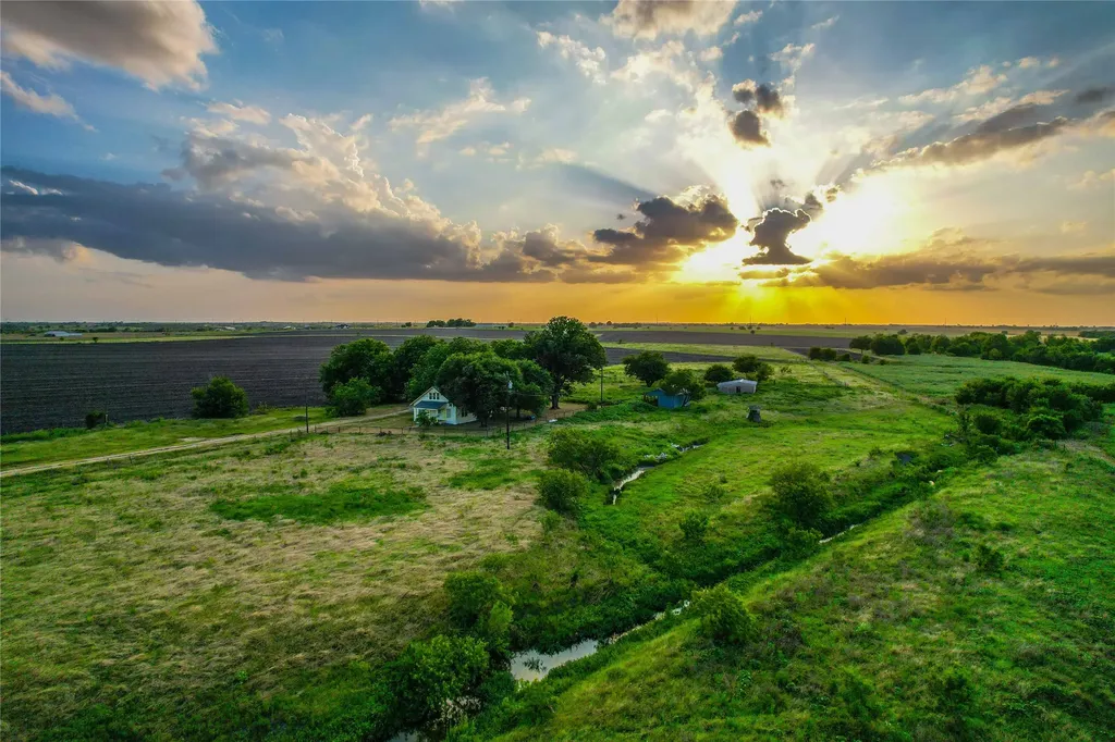 14940 Cathy Creek Road Holland TX 76534