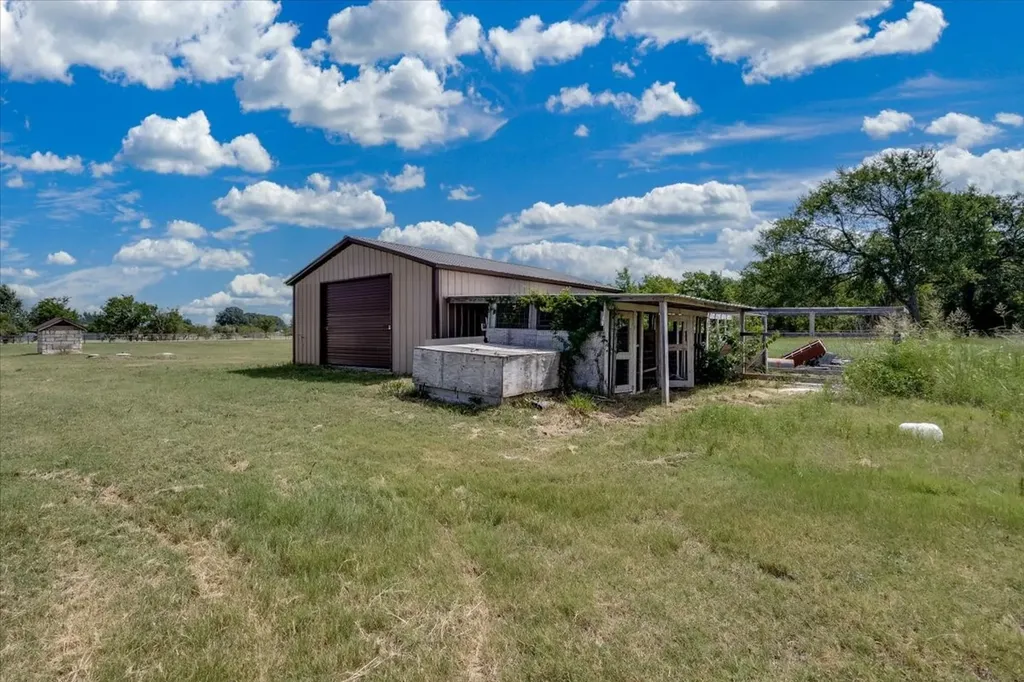 9325 County Road 4074 Scurry TX 75158