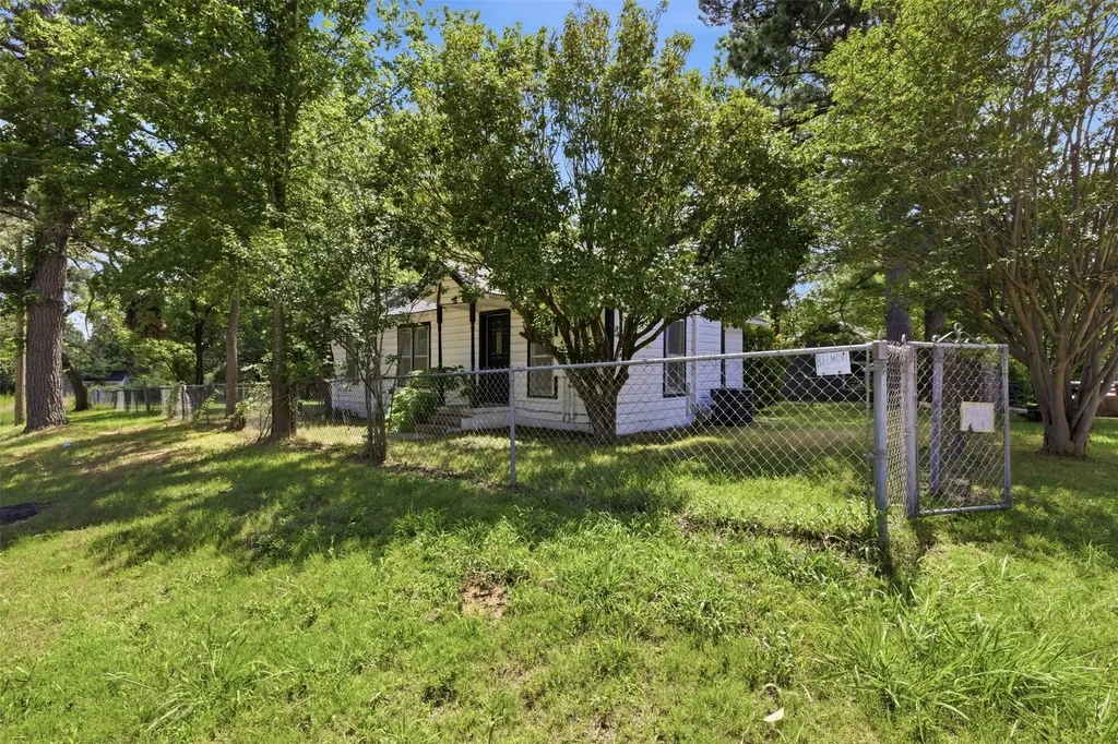 630 E Acheson Street Denison TX 75021