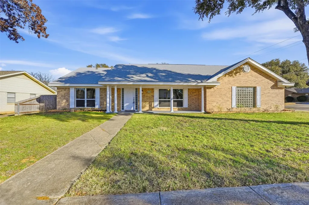 3301 Peachtree Lane Pantego TX 76013