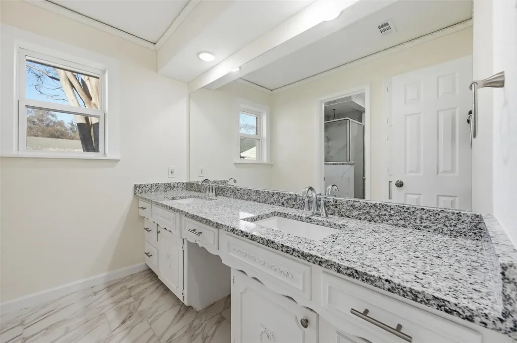 3301 Peachtree Lane Pantego TX 76013