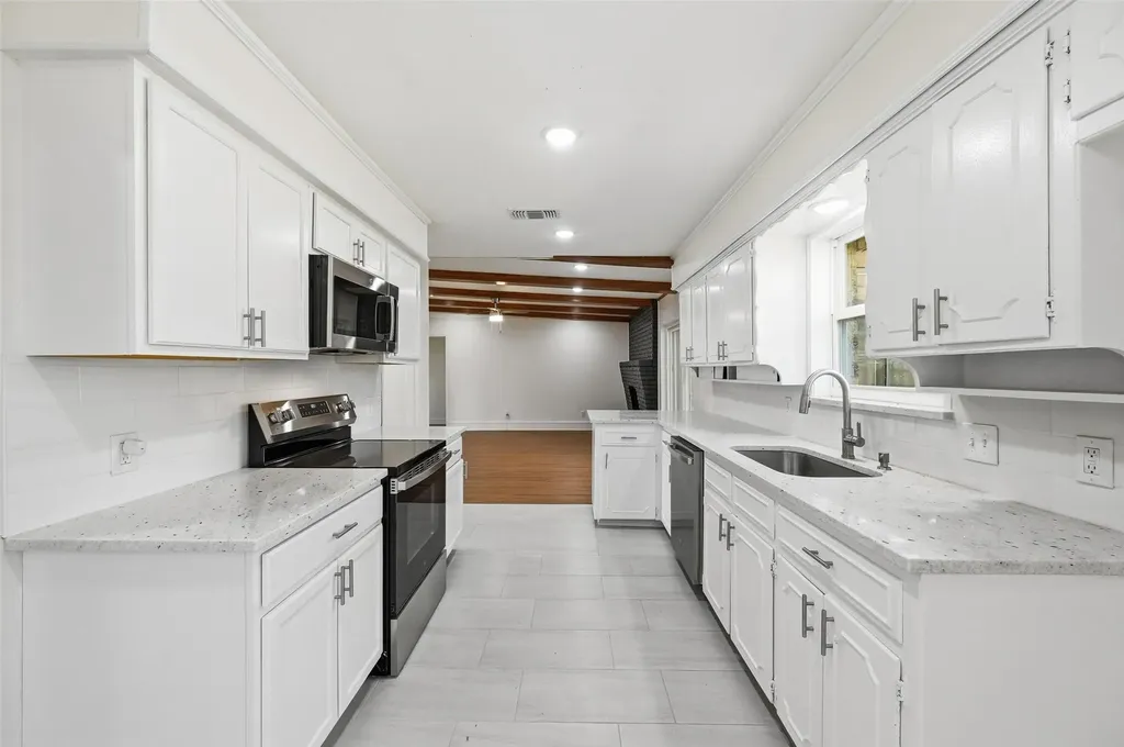 3301 Peachtree Lane Pantego TX 76013