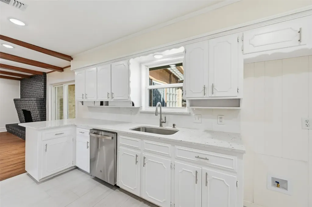 3301 Peachtree Lane Pantego TX 76013