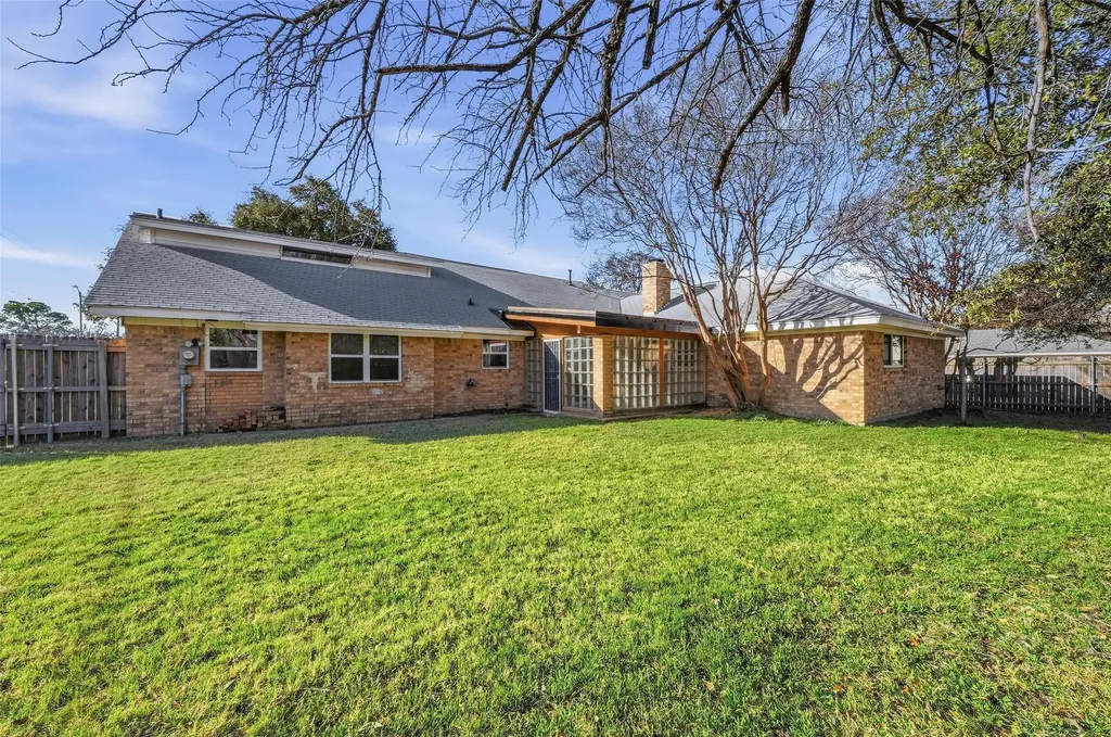 3301 Peachtree Lane Pantego TX 76013