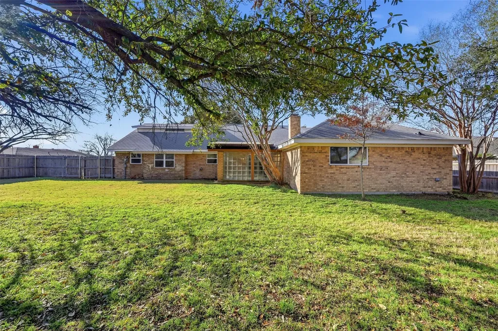 3301 Peachtree Lane Pantego TX 76013