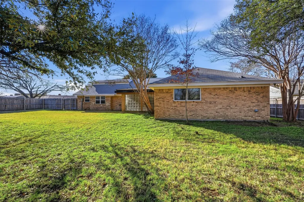 3301 Peachtree Lane Pantego TX 76013