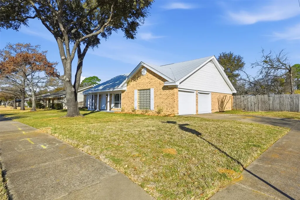 3301 Peachtree Lane Pantego TX 76013
