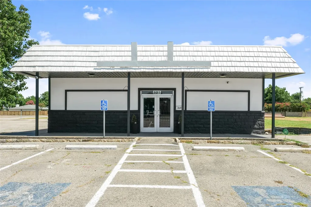 325 E Pipeline Road Bedford TX 76022