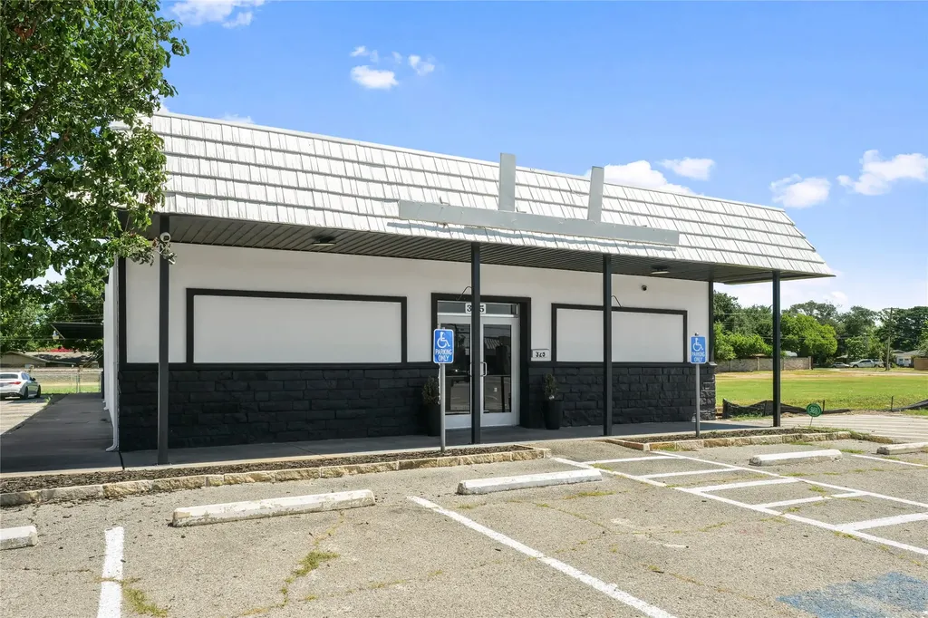 325 E Pipeline Road Bedford TX 76022