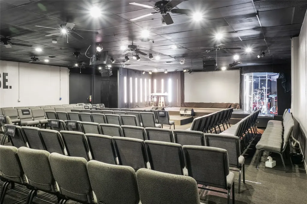 325 E Pipeline Road Bedford TX 76022