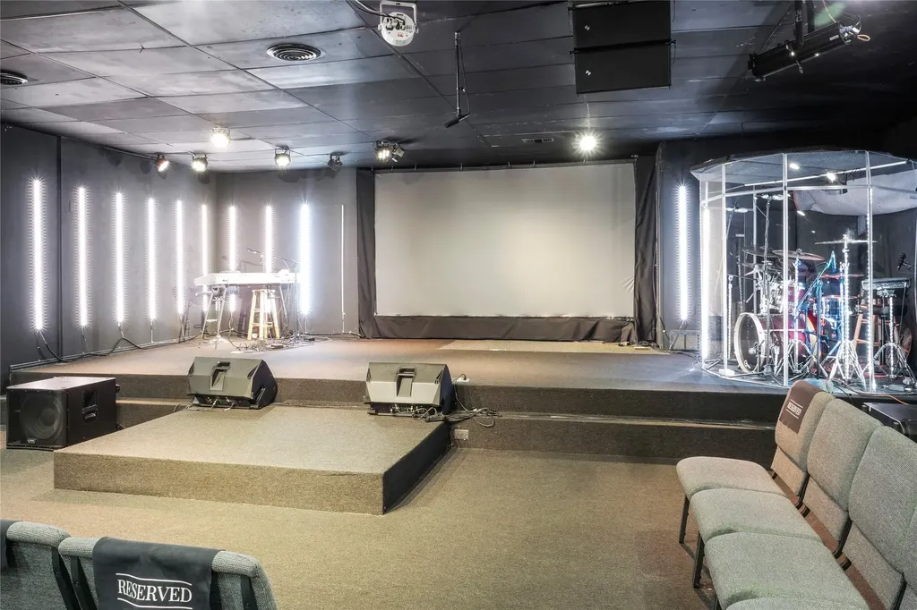 325 E Pipeline Road Bedford TX 76022