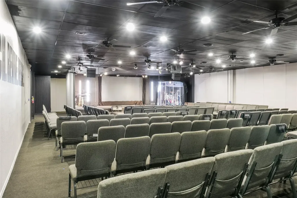 325 E Pipeline Road Bedford TX 76022