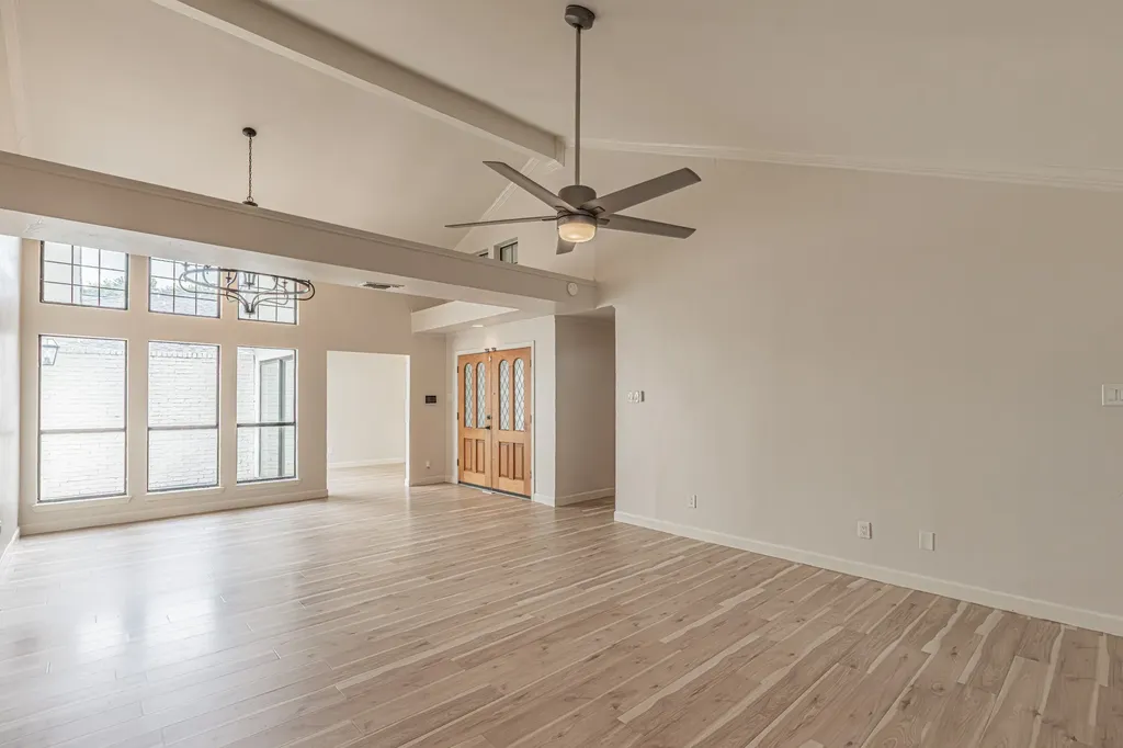 1221 Boardwalk Street Arlington TX 76011