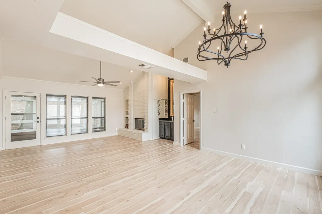 1221 Boardwalk Street Arlington TX 76011