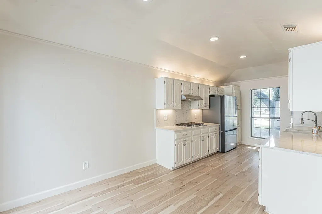 1221 Boardwalk Street Arlington TX 76011