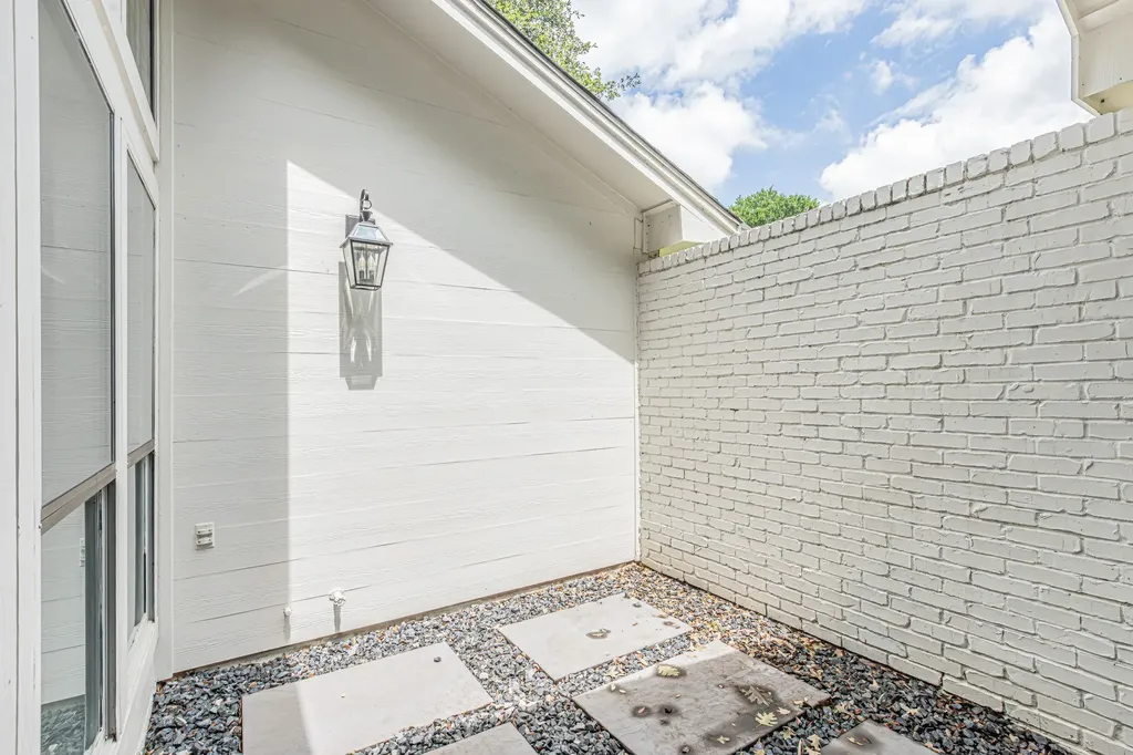 1221 Boardwalk Street Arlington TX 76011