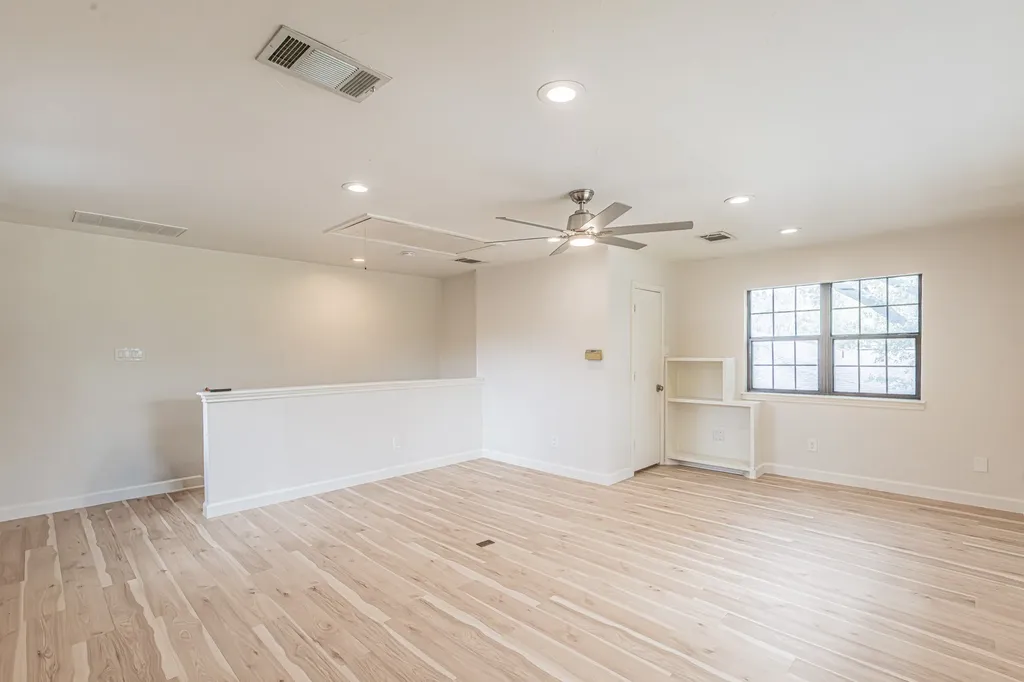 1221 Boardwalk Street Arlington TX 76011