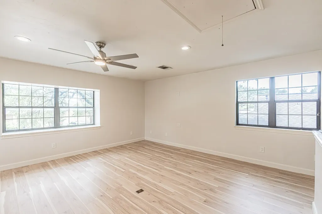 1221 Boardwalk Street Arlington TX 76011