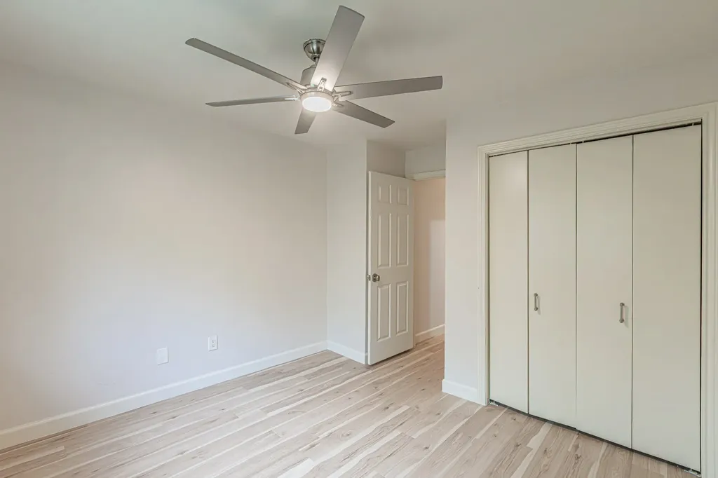 1221 Boardwalk Street Arlington TX 76011