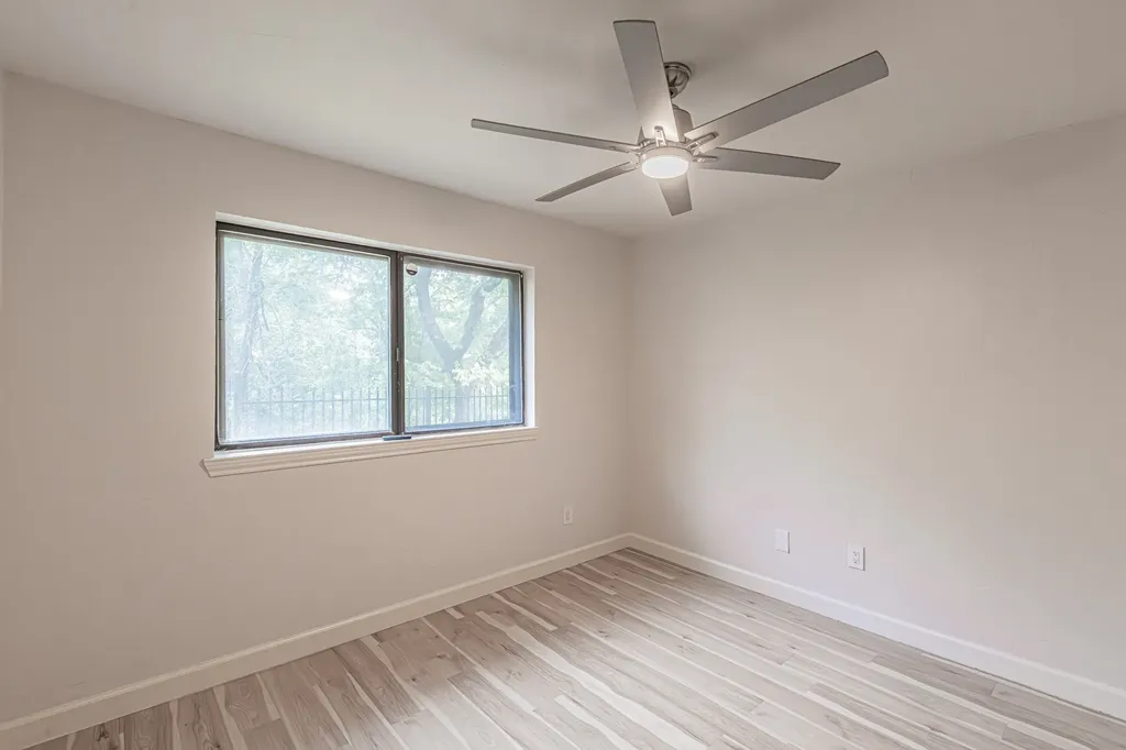 1221 Boardwalk Street Arlington TX 76011