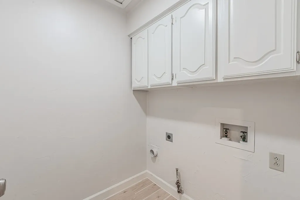 1221 Boardwalk Street Arlington TX 76011