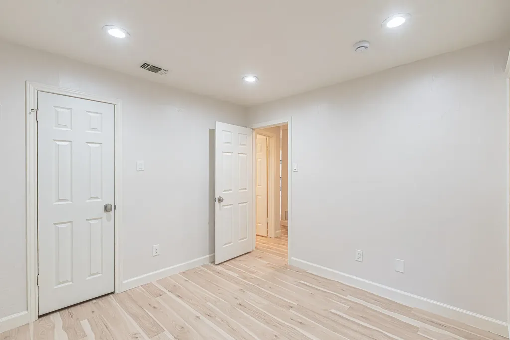 1221 Boardwalk Street Arlington TX 76011