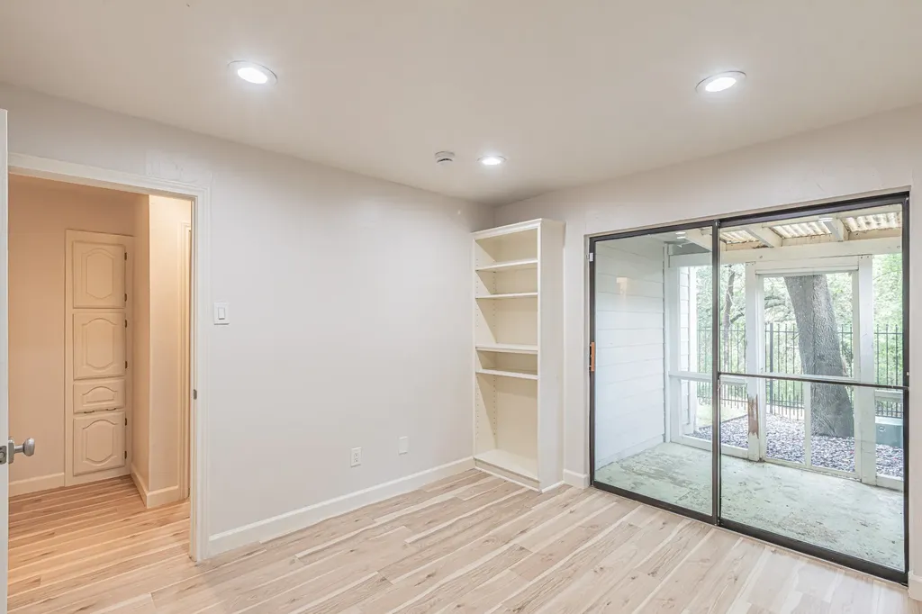 1221 Boardwalk Street Arlington TX 76011
