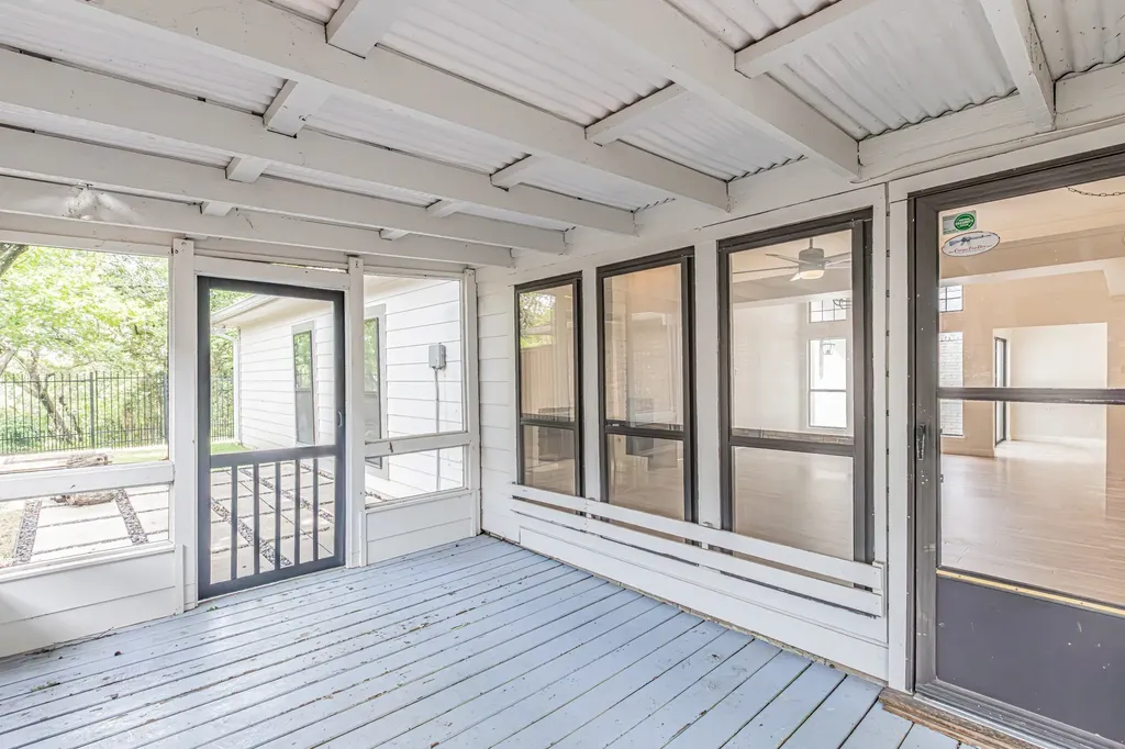 1221 Boardwalk Street Arlington TX 76011
