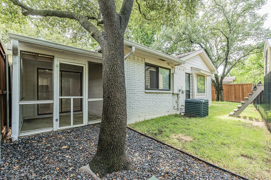 1221 Boardwalk Street Arlington TX 76011