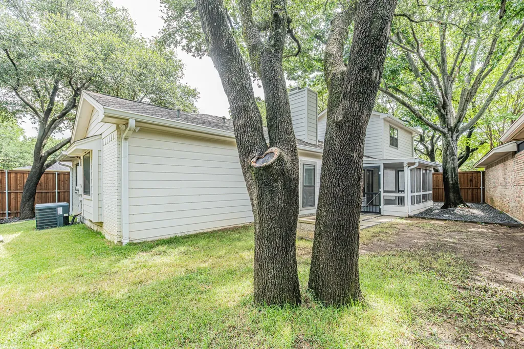 1221 Boardwalk Street Arlington TX 76011