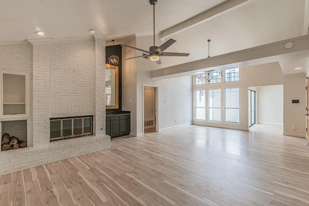 1221 Boardwalk Street Arlington TX 76011