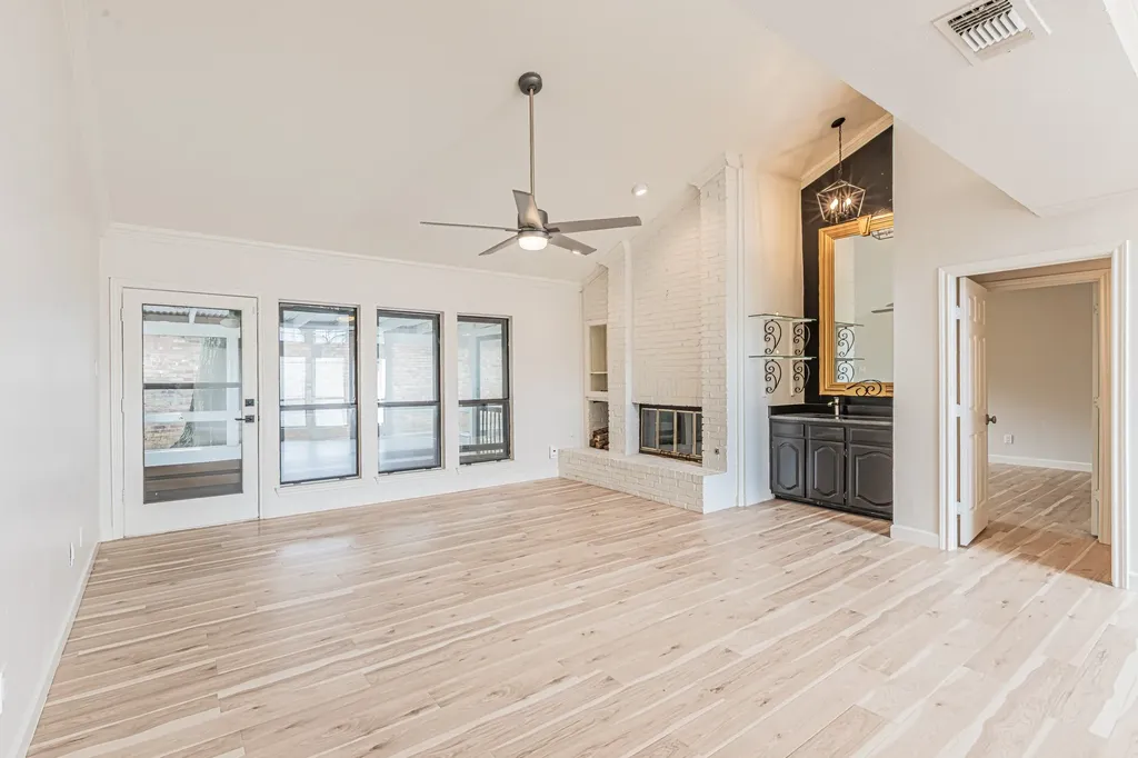 1221 Boardwalk Street Arlington TX 76011