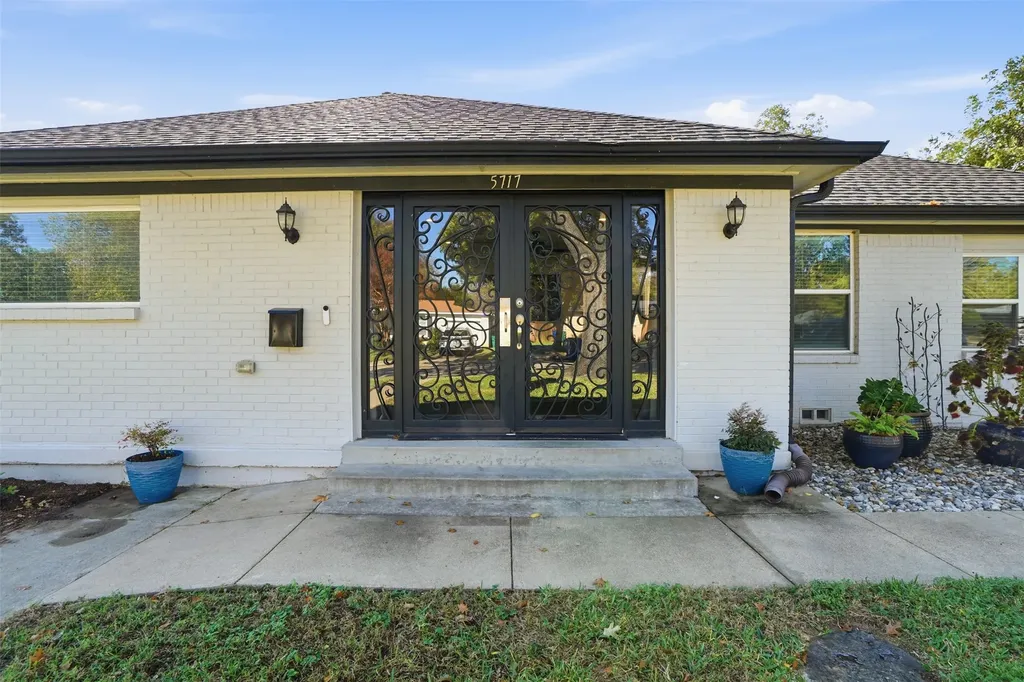 5717 S Wells Circle Westworth Village TX 76114