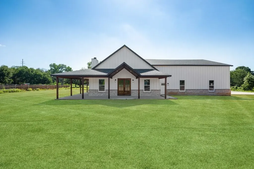 181 County Road 4757 Rhome TX 76078