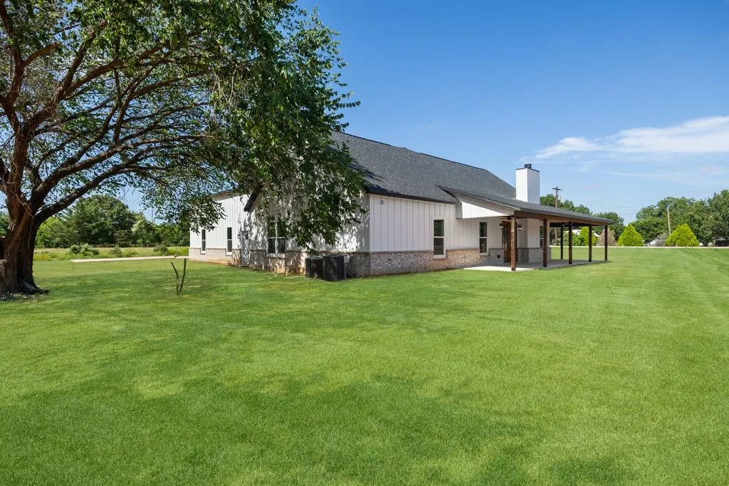 181 County Road 4757 Rhome TX 76078